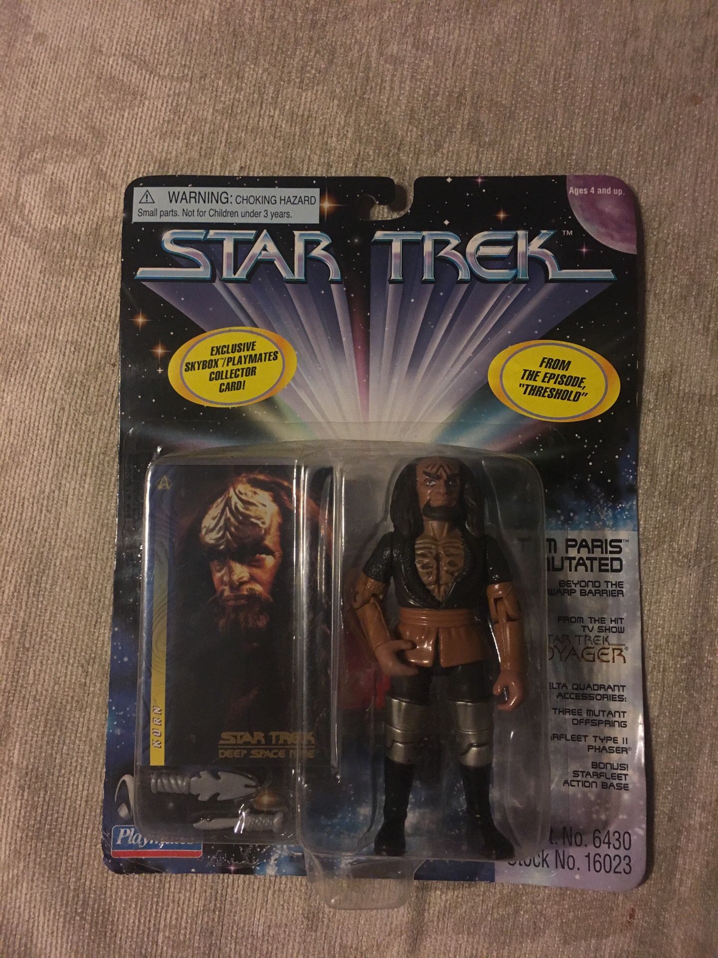 Star Trek Kurn action figure and trading card 1997