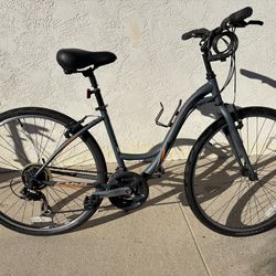 Fuji Crosstown 2.1 Women's Bike