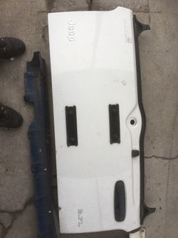 tailgate 2004 jeep liberty