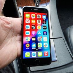 64GB Unlocked iPhone 8 Excellent Condition 
