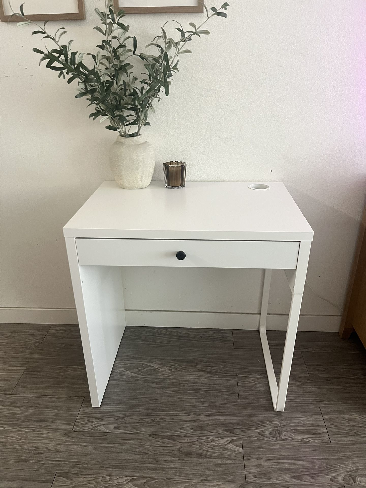 White Ikea desk