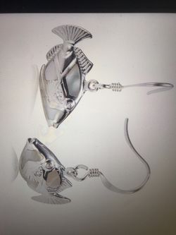 Humuhumunukunukuapua'a Fish Stud Earring with Mother-of-pearl Inlay