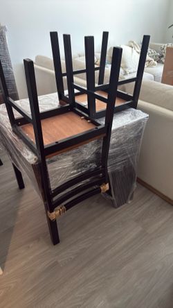 Table with 2 chairs (bookcase on the front)
