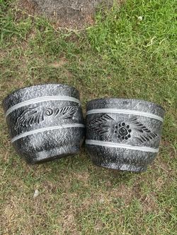 Black and grey Mexican clay pots