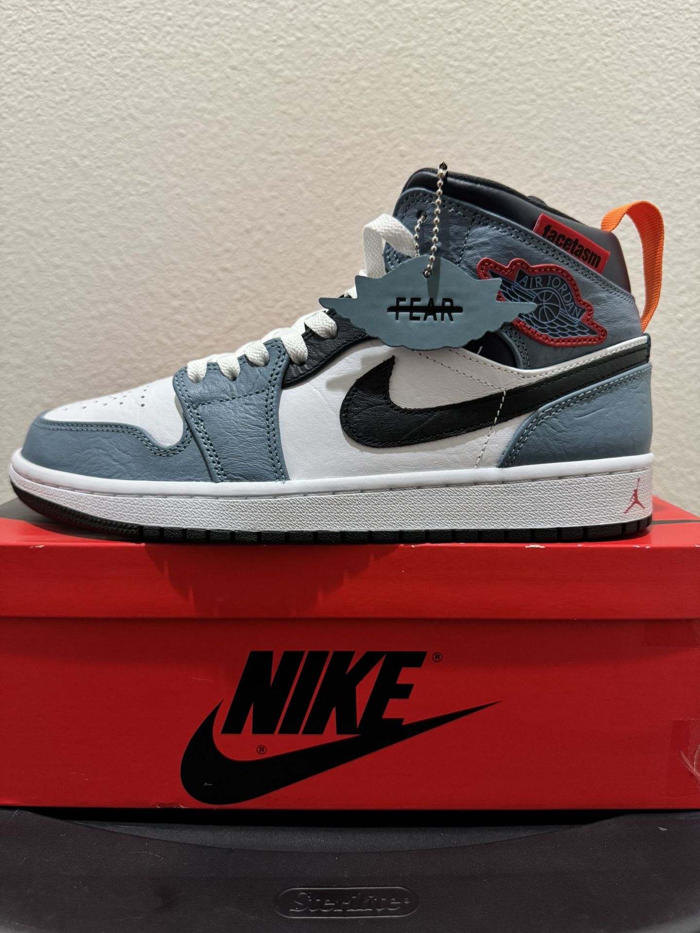 Jordan 1 Retro Mid Facetasm/Fearless SP Size 9 (BRAND NEW)