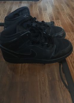 Jordan Retro 1 show Black on Black