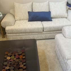 2 Loveseats Impeccable Condition Barely Use FREE lamp & End Table 