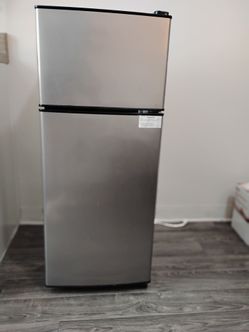 Compact refrigerator with freezer
