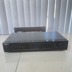Sony ST-JX390 FM Stereo AM/FM Tuner *Works* No Remote. Used in good condition with some cosmetic blemishes. These blemishes are in the form of scratch
