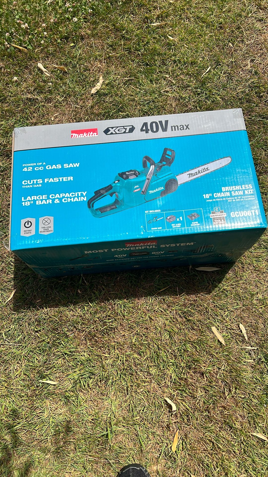 Makita 18” Chainsaw XGT 40 V MAX Kit Set. Model GCU06T1