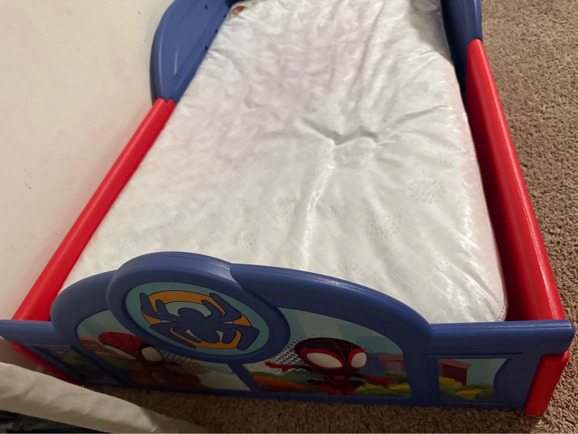 Toddler bed