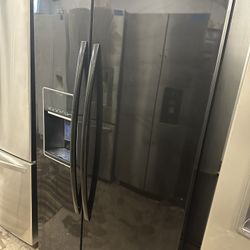 Whirlpool Gold Side By Side Refrigerator W Ice & Water 