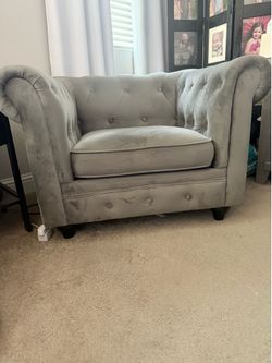 Set of two beautiful arm chairs