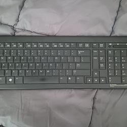 Wireless HP Keyboard And Logitech Mouse 