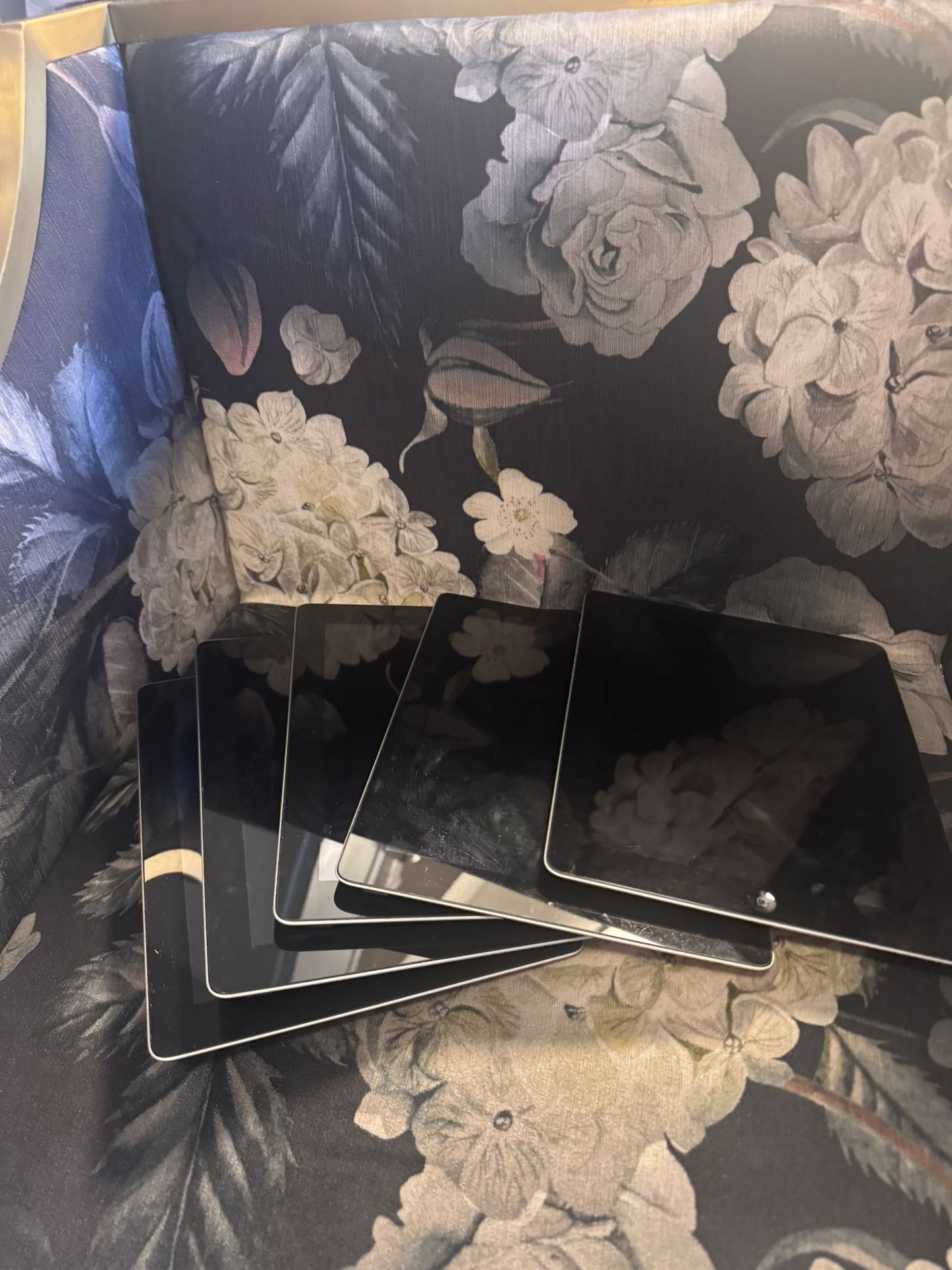 5 pieces Apple tablet