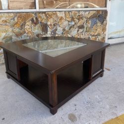 Sable Corner Wedge Cocktail Table, coffe table, Livingroom wooden and glass table,  end table. Mesa