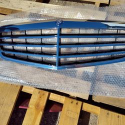 Brand New 2010 To 2013 Mercedes E350 Or E550 Chrome Front Grill OEM Part