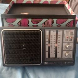 General Electric 4 Band Receiver TV/WB/AM/FM Radio #7-2945A 