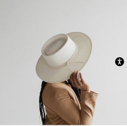 NWT Gigi Pip Straw Hat Size 59 SOLD OUT