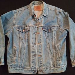 Levis Mens Size Large Jean Jacket Located In Porterville