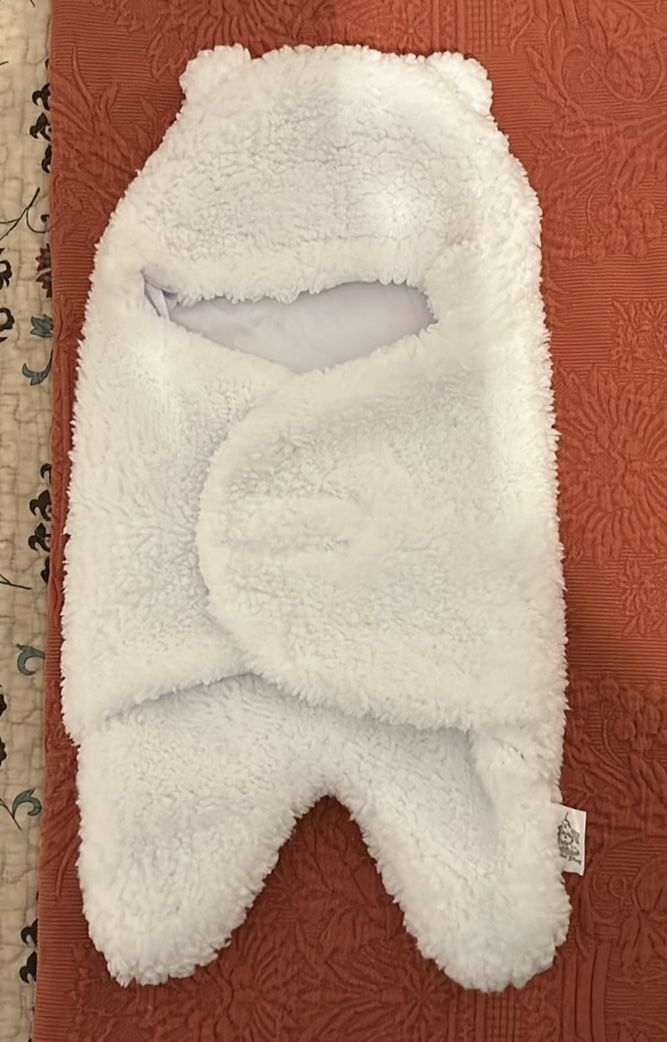 Spotted Play: White Fluffy Baby Wrap