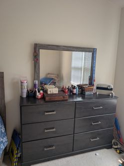 Dresser with 6 drawers