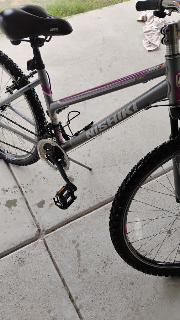 26" bicycle nishiki
Ready to ride
Girl bike