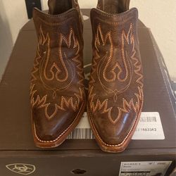 Ariat Dixon