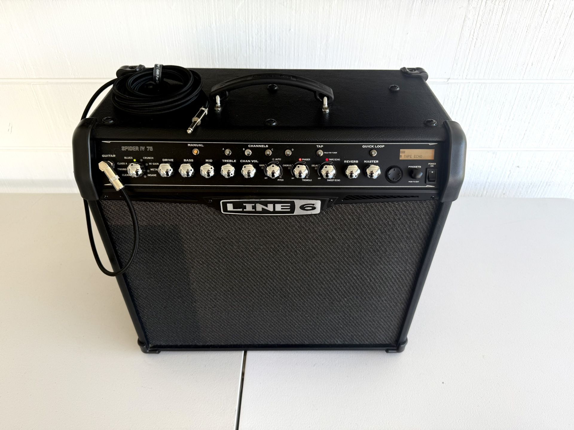 Line 6 Spider IV 75W Guitar Amplifier + 10ft Cable
