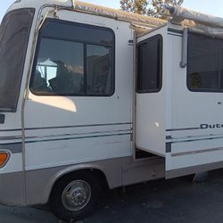 1998 Dutch Star By Newmar Color Is White And Light Brown