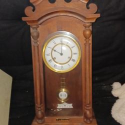 CLOCK VINTAGE EMPEROR WALL LIKE NEW