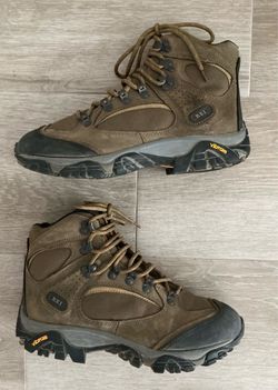 Men’s 7.5 Women’s 9 REI Vibram Hiking Boots Monarch GTX Brown