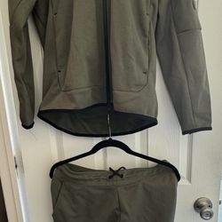 Nike tech Fleece Green & Black Top And Bottom