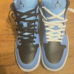 of Air Jordan 1 Mid ‘University Blue/UNC
