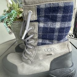 UGG Boys Boots Size 3