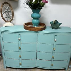 CUTE  DRESSER AT PICKY PINCHERS 1621 N HIGHLAND AVE CLEARWATER OPEN NOON TO 6pm