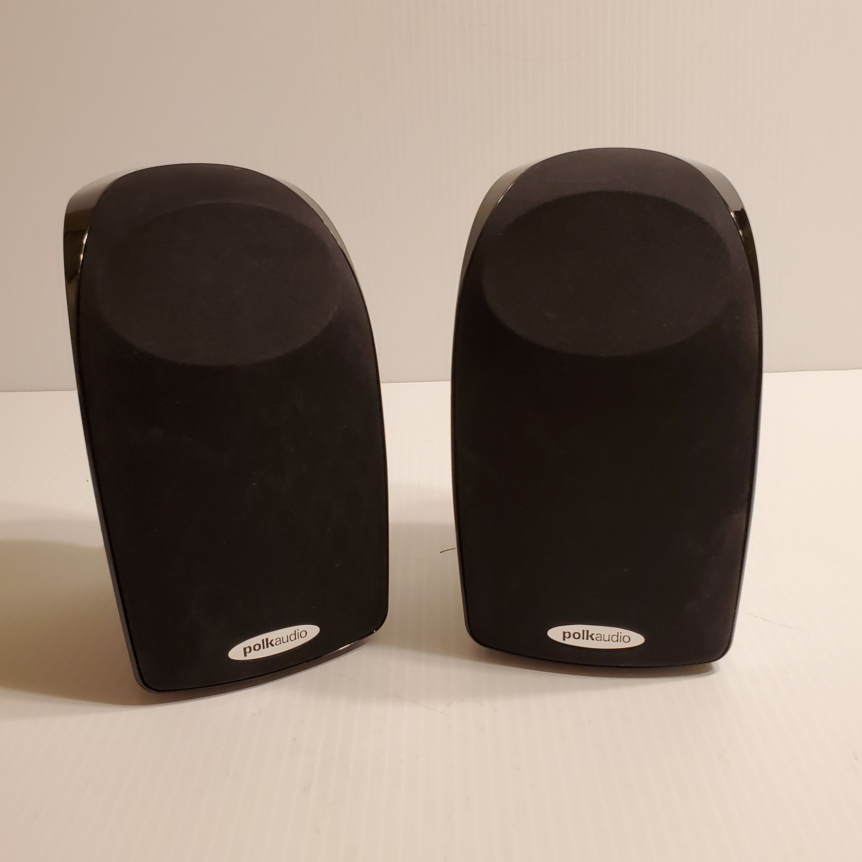 POLK AUDIO TL2 SAT Black Satellite Bookshelf Speakers. Pre-owned, in good working and cosmetic shape