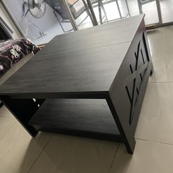 coffee table in good condition $80 