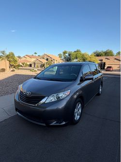 2011 Toyota Sienna LE Clean Title 149k Miles