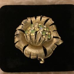 Vintage Goldtone Flower W/rhinestones Brooch (Coro)