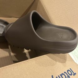 Adidas Yeezy Slides Soot Size 5 New.