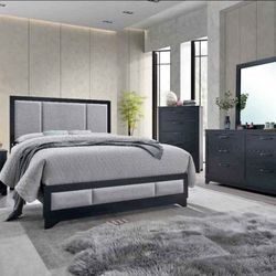 Carson Queen Bedroom Set
$625!!!