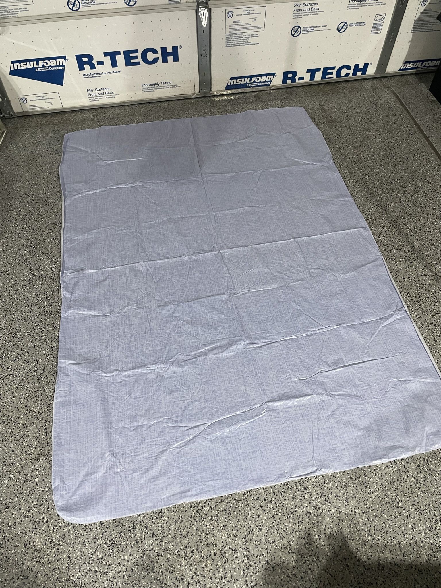 (10) Reusable Vinyl Table Cloths 3 Sizes. 