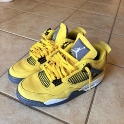 Jordan 4 Lightning Size 9