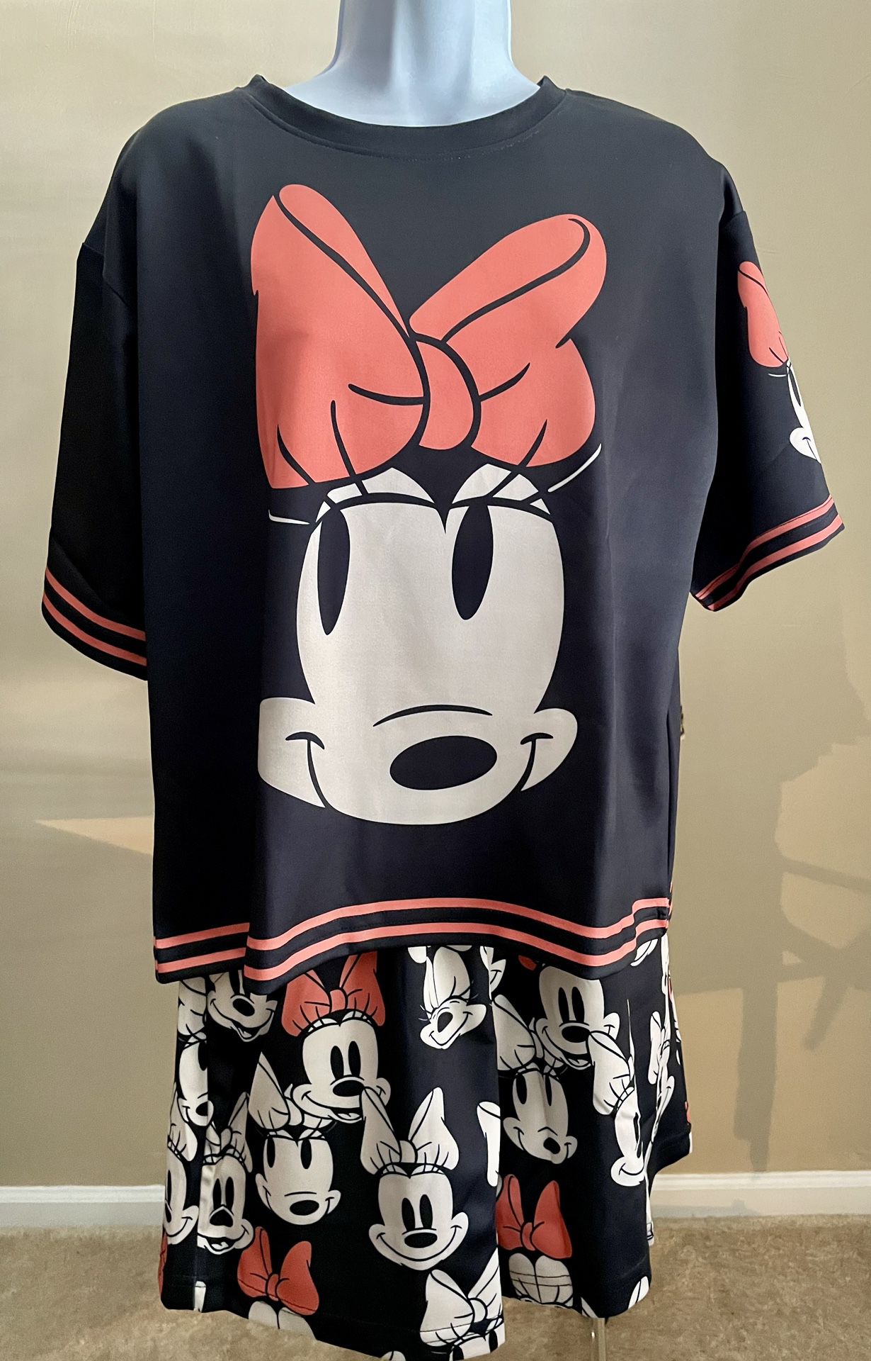 Minie Mouse Shirt And Shorts