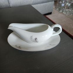 Porcelain Gravy Boat 