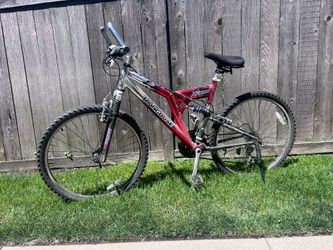 Mongoose XR100 Mountain Bike - Needs Minor Repair