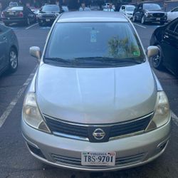 Nissan versa 2008 140,00 miles price 2950