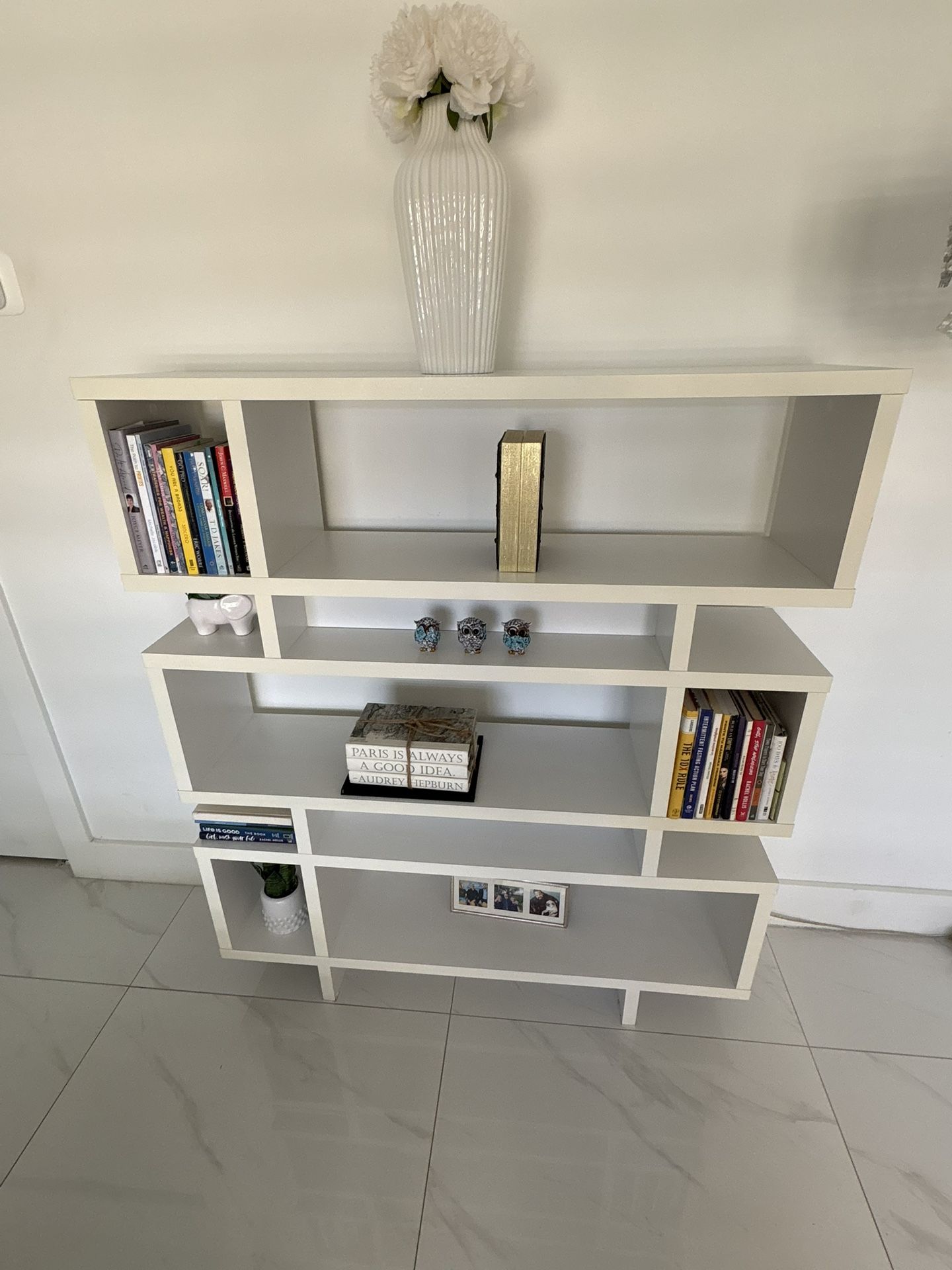 White Multi-Level Bookshelf / Decorative Storage Unit