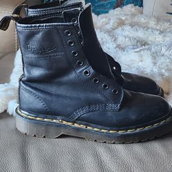 Doc Martens - Women's Size 5 1/2  